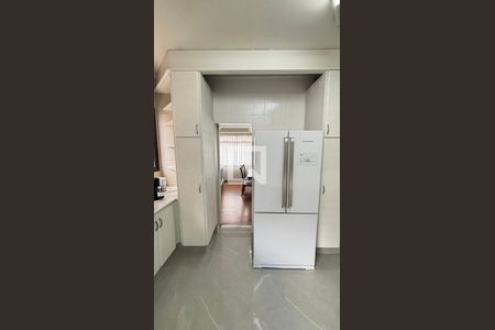 Apartamento à venda com 250m², 4 quartos e 2 vagas Apartamento à venda com 250m², 4 quartos e 2 vagasCozinha