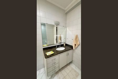 Apartamento à venda com 250m², 4 quartos e 2 vagas Apartamento à venda com 250m², 4 quartos e 2 vagasBanheiro