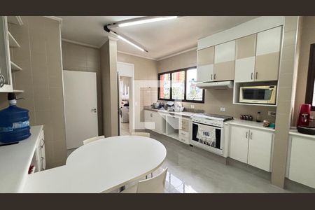 Apartamento à venda com 250m², 4 quartos e 2 vagas Apartamento à venda com 250m², 4 quartos e 2 vagasCozinha