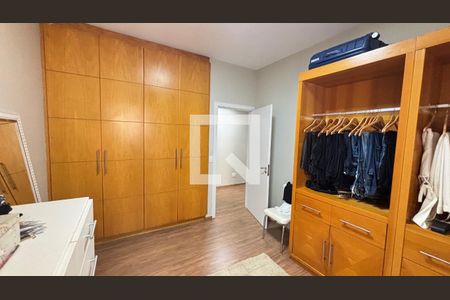 Apartamento à venda com 250m², 4 quartos e 2 vagas Apartamento à venda com 250m², 4 quartos e 2 vagasQuarto 1