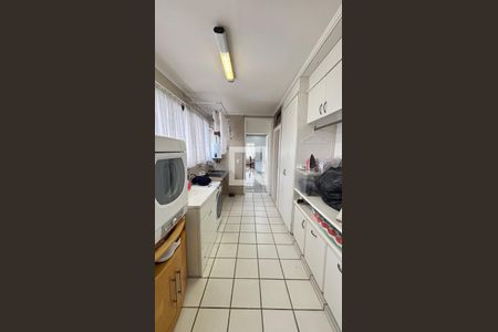 Apartamento à venda com 250m², 4 quartos e 2 vagas Apartamento à venda com 250m², 4 quartos e 2 vagasÁrea de Serviço