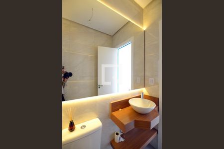 Casa de condomínio à venda com 153m², 3 quartos e 2 vagasLavabo