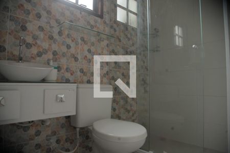 Banheiro de kitnet/studio para alugar com 1 quarto, 30m² em Santo Antônio, Niterói
