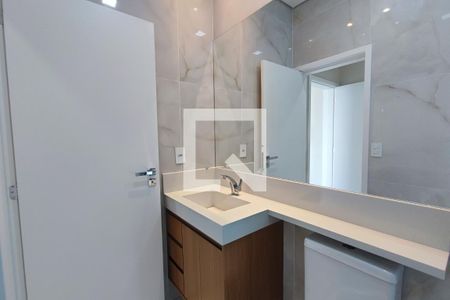 Banheiro Suíte 1 de casa de condomínio à venda com 4 quartos, 312m² em Swiss Park, Campinas