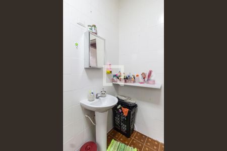 Casa à venda com 64m², 2 quartos e 1 vaga Casa à venda com 64m², 2 quartos e 1 vagaBanheiro