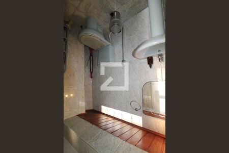 Casa de condomínio à venda com 110m², 3 quartos e 2 vagasBanheiro de serviço