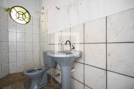 Casa para alugar com 100m², 3 quartos e 2 vagasBanheiro da da suíte da edicúla