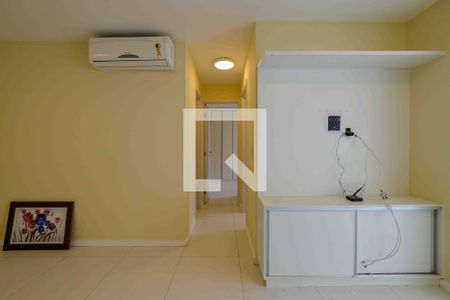 Sala de apartamento para alugar com 2 quartos, 70m² em Recreio dos Bandeirantes, Rio de Janeiro