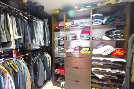 Apartamento à venda com 400m², 4 quartos e 3 vagasSuíte 3 - Closet 2