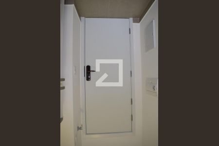 Porta de entrada de kitnet/studio para alugar com 1 quarto, 25m² em Pinheiros, São Paulo