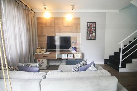Sala de casa de condomínio à venda com 2 quartos, 70m² em Vila Nivi, São Paulo
