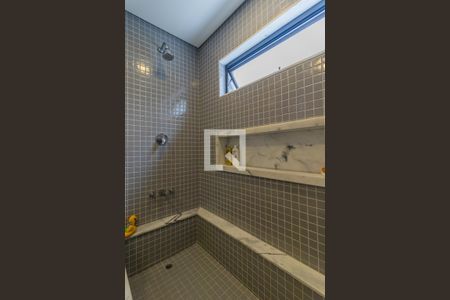 Casa para alugar com 422m², 3 quartos e 3 vagas Casa para alugar com 422m², 3 quartos e 3 vagasBanheiro da Suíte 2