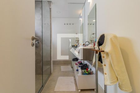 Casa para alugar com 422m², 3 quartos e 3 vagas Casa para alugar com 422m², 3 quartos e 3 vagasBanheiro da Suíte 1