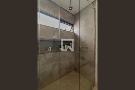 Casa para alugar com 422m², 3 quartos e 3 vagas Casa para alugar com 422m², 3 quartos e 3 vagasBanheiro da Suíte 1