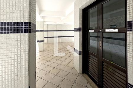 Apartamento para alugar com 76m², 2 quartos e 1 vagaÁrea Comum - Entrada do Bloco do Apartamento