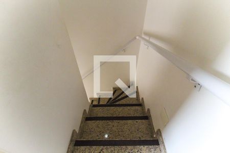Escada de casa de condomínio à venda com 2 quartos, 66m² em Vila Carmosina, São Paulo