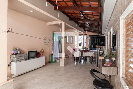 Casa à venda com 105m², 3 quartos e 3 vagas Casa à venda com 105m², 3 quartos e 3 vagasQuintal
