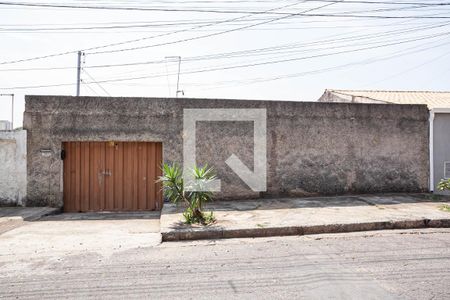 Casa à venda com 105m², 3 quartos e 3 vagas Casa à venda com 105m², 3 quartos e 3 vagasFachada