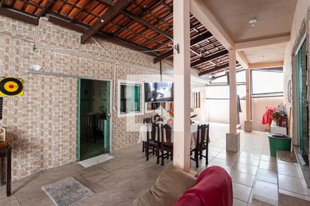 Casa à venda com 105m², 3 quartos e 3 vagas Casa à venda com 105m², 3 quartos e 3 vagasQuintal