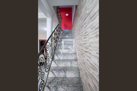 Casa 1 - Escada de casa à venda com 3 quartos, 105m² em Santa Monica, Belo Horizonte
