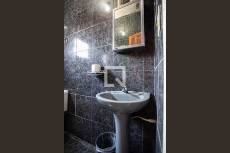 Casa à venda com 105m², 3 quartos e 3 vagas Casa à venda com 105m², 3 quartos e 3 vagasCasa 2 - Banheiro social