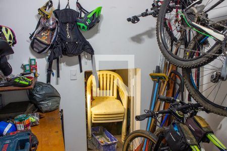 Casa de condomínio à venda com 192m², 4 quartos e 4 vagasDepósito 