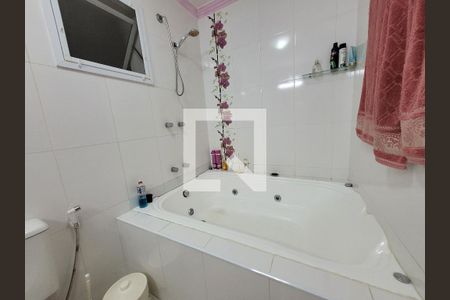 Casa de condomínio à venda com 192m², 4 quartos e 4 vagasBanheiro suíte 02