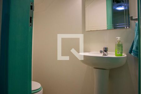 Casa de condomínio à venda com 192m², 4 quartos e 4 vagasLavabo