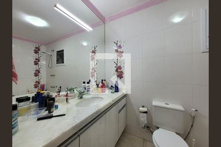 Casa de condomínio à venda com 192m², 4 quartos e 4 vagasBanheiro suíte 02