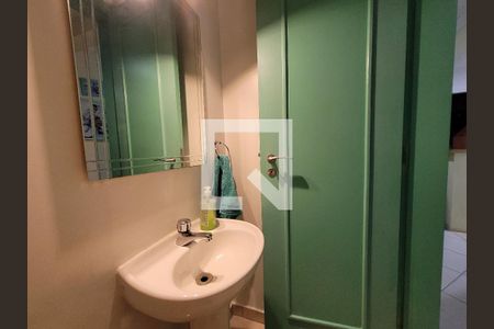 Casa de condomínio à venda com 192m², 4 quartos e 4 vagasLavabo