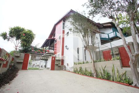 Casa de condomínio à venda com 239m², 4 quartos e 5 vagasFachada