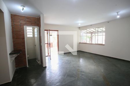 Sala de casa de condomínio à venda com 4 quartos, 239m² em Jacarepaguá, Rio de Janeiro