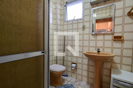 Banheiro de apartamento para alugar com 2 quartos, 90m² em Guilhermina, Praia Grande
