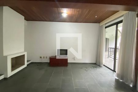 Sala de TV de casa de condomínio à venda com 4 quartos, 535m² em Alphaville, Santana de Parnaíba