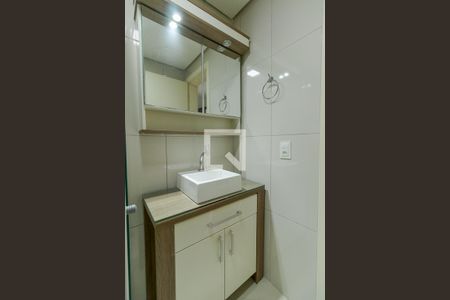 Banheiro da Suíte de apartamento à venda com 2 quartos, 53m² em Jardim Itu, Porto Alegre