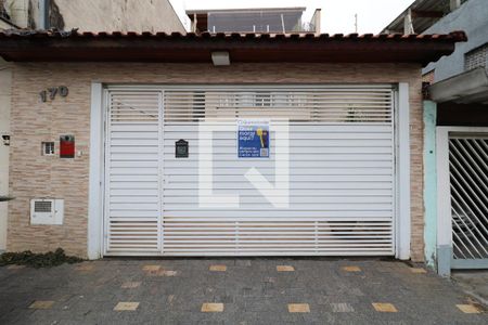 Casa para alugar com 400m², 2 quartos e 2 vagasFachada