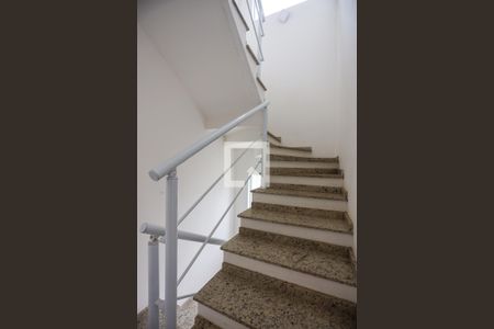 Casa para alugar com 230m², 4 quartos e 2 vagasEscada