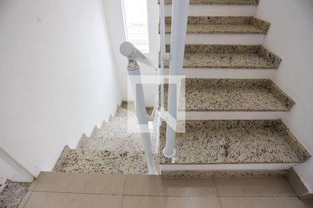 Casa para alugar com 230m², 4 quartos e 2 vagasEscada