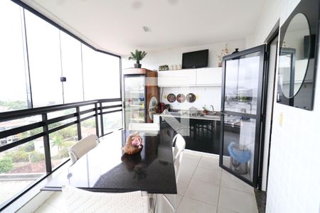 Varanda de apartamento à venda com 4 quartos, 135m² em Jardim Guanabara, Rio de Janeiro