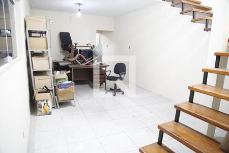 Sala de Estar de casa para alugar com 2 quartos, 200m² em Vila Albertina, São Paulo