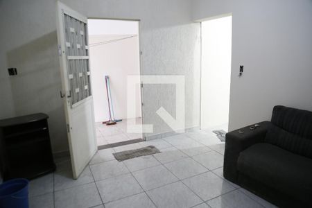 Sala de TV de casa para alugar com 2 quartos, 200m² em Vila Albertina, São Paulo
