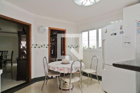 Casa à venda com 338m², 4 quartos e 2 vagas Casa à venda com 338m², 4 quartos e 2 vagasCozinha