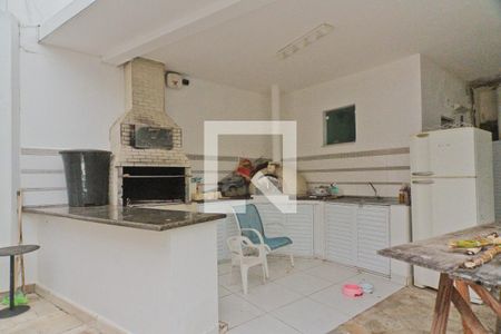 Casa à venda com 338m², 4 quartos e 2 vagas Casa à venda com 338m², 4 quartos e 2 vagasÁrea externa