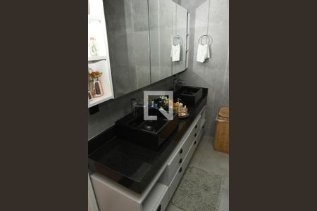 Casa à venda com 202m², 3 quartos e 2 vagasBanheiro da Suíte