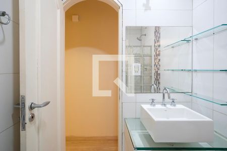 Casa à venda com 280m², 3 quartos e 2 vagasBanheiro 