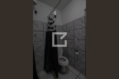 Banheiro de kitnet/studio para alugar com 1 quarto, 40m² em Taquara, Rio de Janeiro