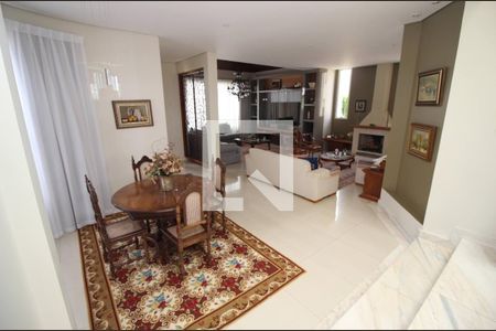 Salas TV e Estar de casa de condomínio à venda com 3 quartos, 450m² em Alphaville Nova Lima, Nova Lima