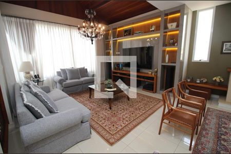 Casa de condomínio à venda com 450m², 3 quartos e 4 vagasSala TV