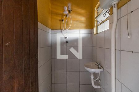 Banheiro de casa para alugar com 1 quarto, 20m² em Parque Boturussu, São Paulo