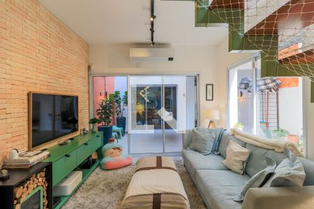 Sala de TV de casa à venda com 3 quartos, 120m² em Cidade Monções, São Paulo